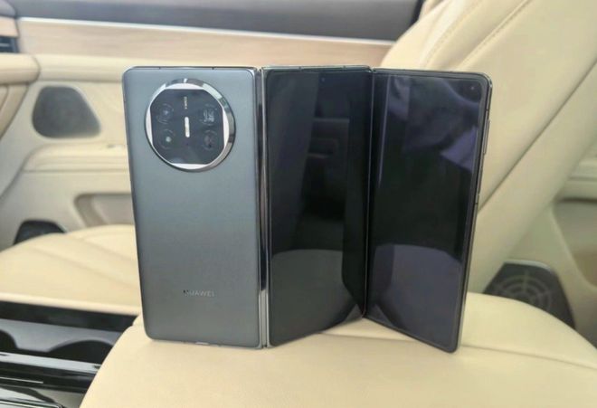 上！华为Mate XT：大、轻、薄！人生就是搏华为Mate X6：已在路(图2)